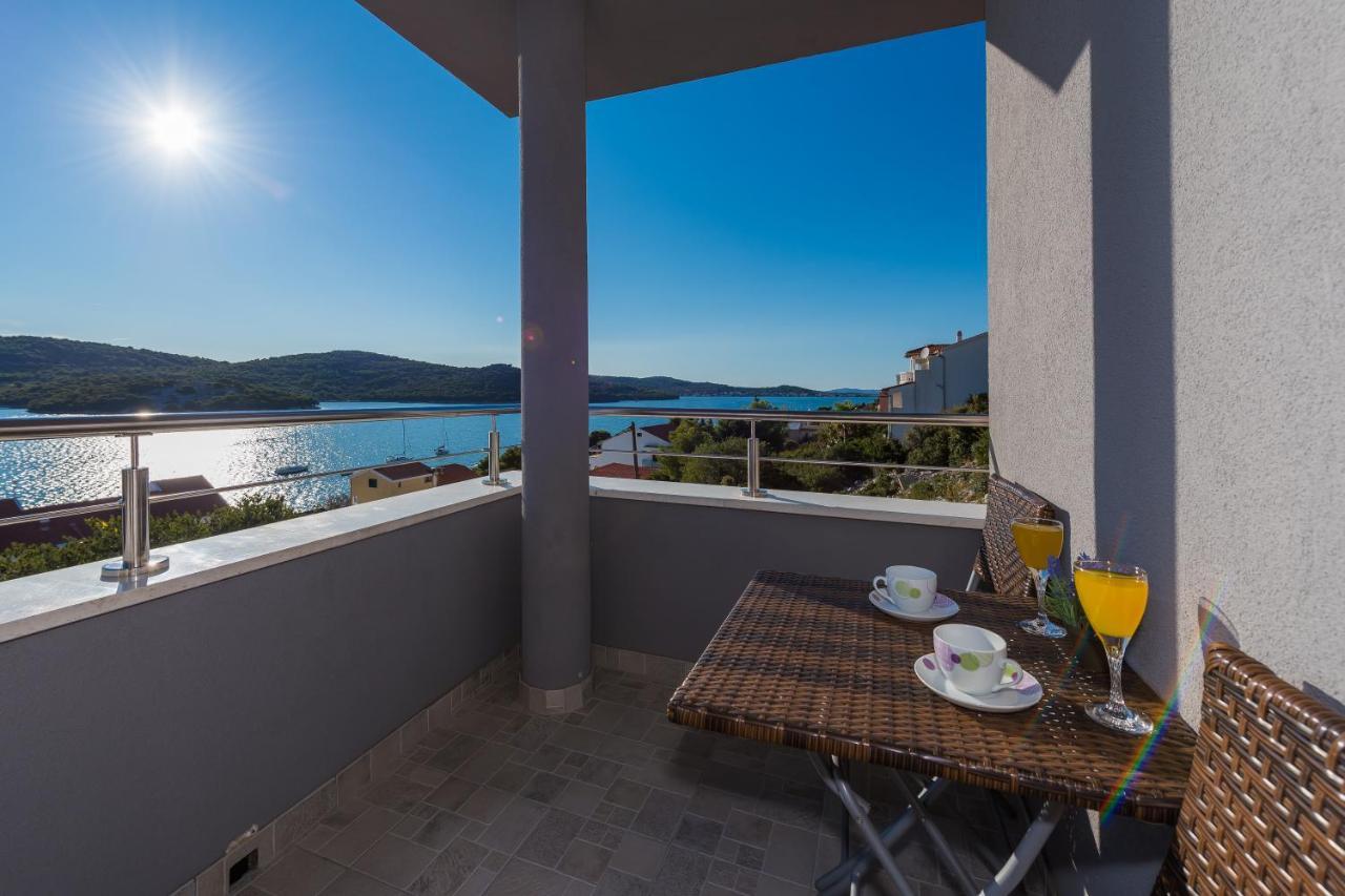 Villa Mirta Tisno Ngoại thất bức ảnh